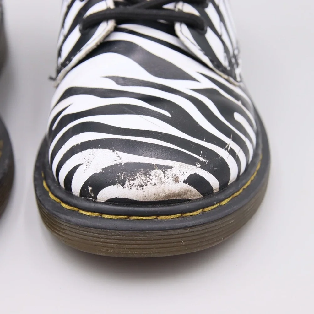 Dr. Martens Delaney Youth Sz 3 US Zebra Print Ankle Boots Ankle Lace Up Side Zip
